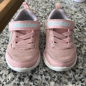 Sketchers toddler / baby girl pink shoes